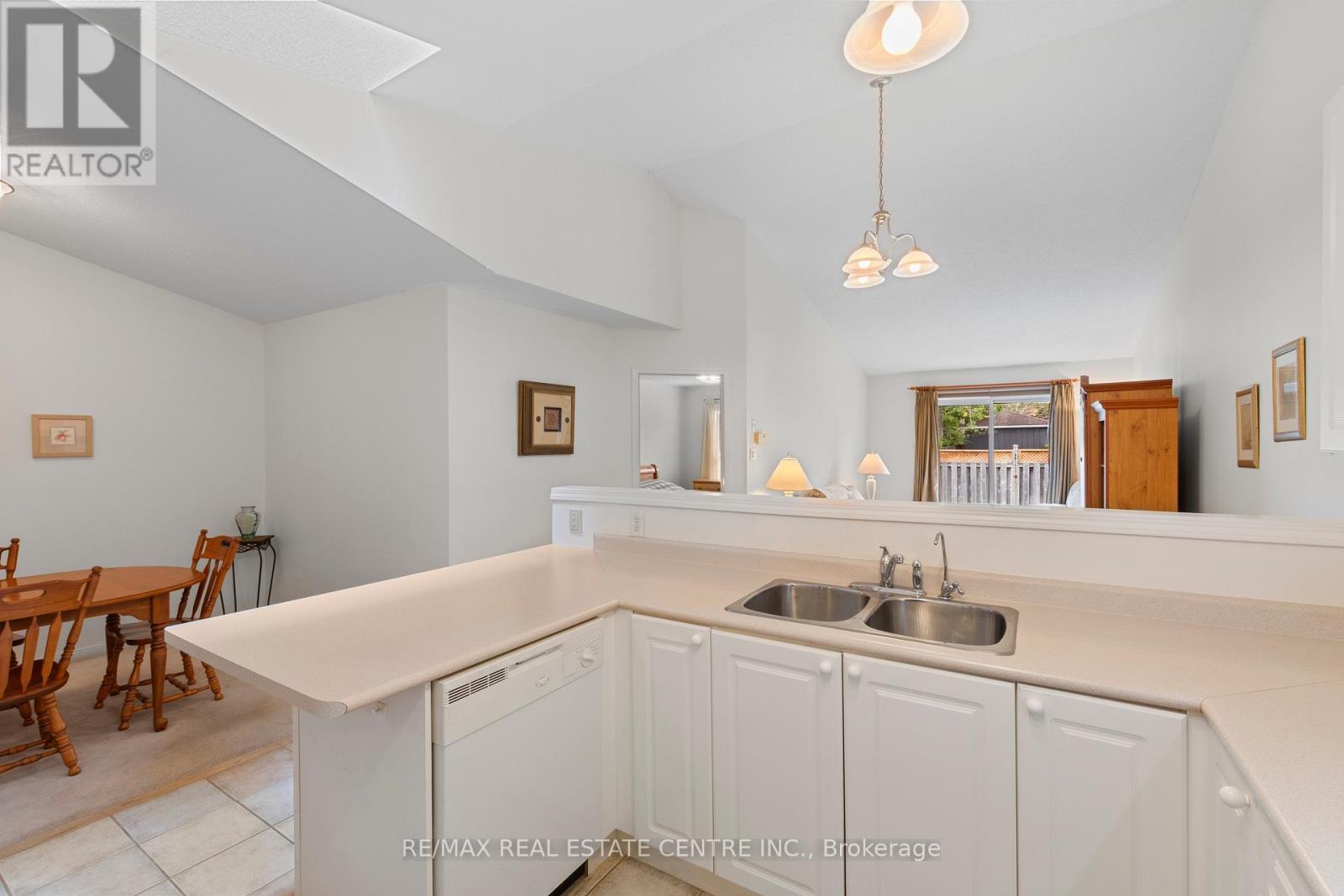 45 Atwood Avenue, Halton Hills, Ontario  L6G 5Z9 - Photo 10 - W13865236
