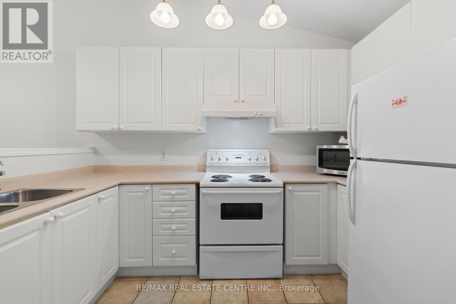 45 Atwood Avenue, Halton Hills, Ontario  L6G 5Z9 - Photo 6 - W13865236
