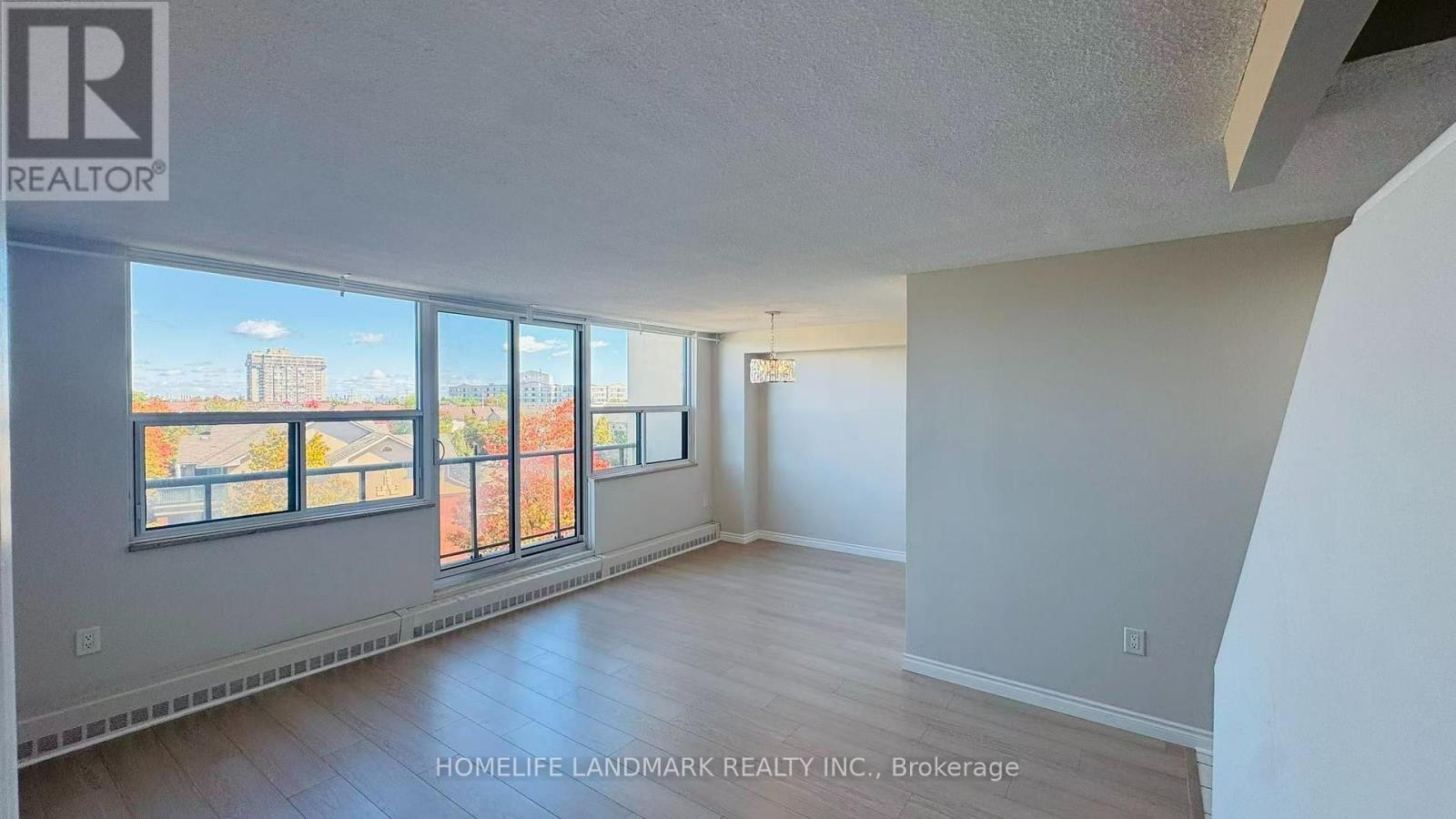 327 - 1050 Stainton Drive, Mississauga, Ontario  L5C 2T7 - Photo 4 - W13865244
