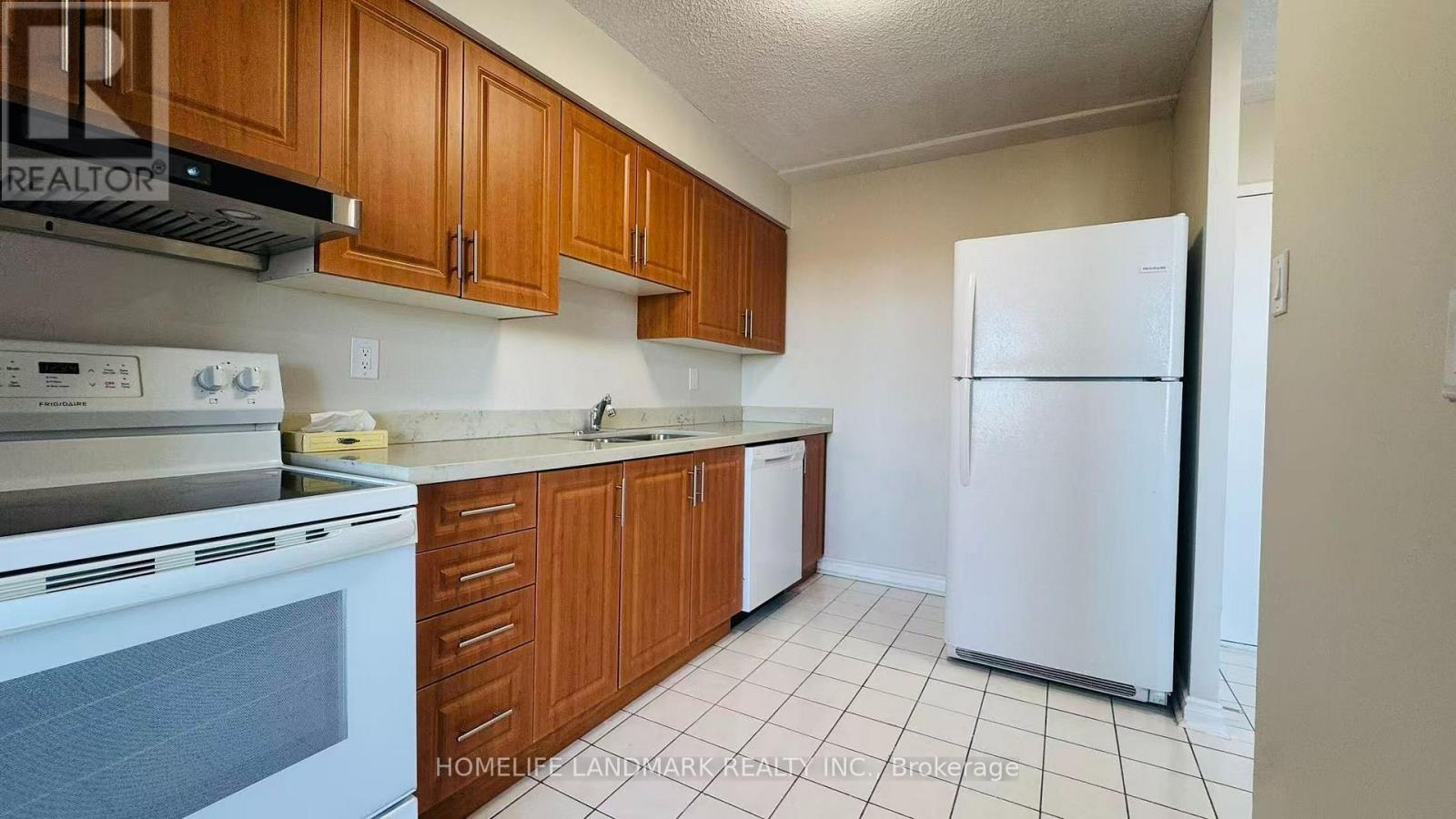 327 - 1050 Stainton Drive, Mississauga, Ontario  L5C 2T7 - Photo 7 - W13865244