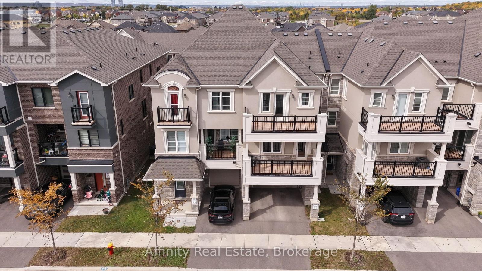1565 Denison Place, Milton, Ontario  L9E 1Y2 - Photo 2 - W13865278