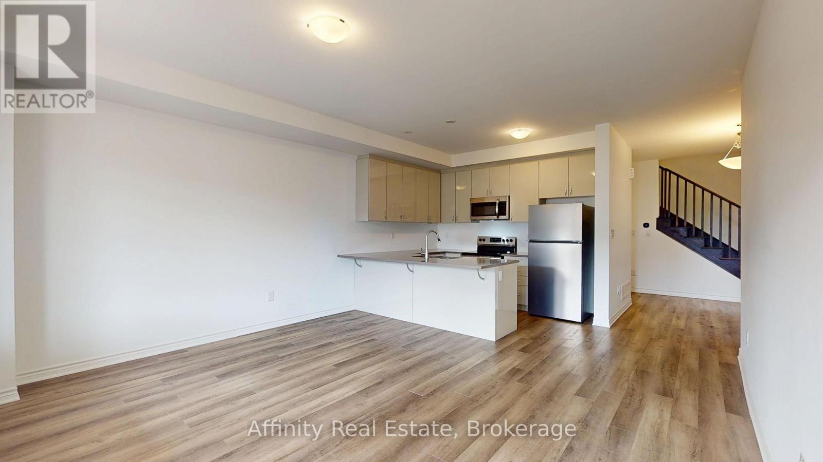 1565 Denison Place, Milton, Ontario  L9E 1Y2 - Photo 4 - W13865278