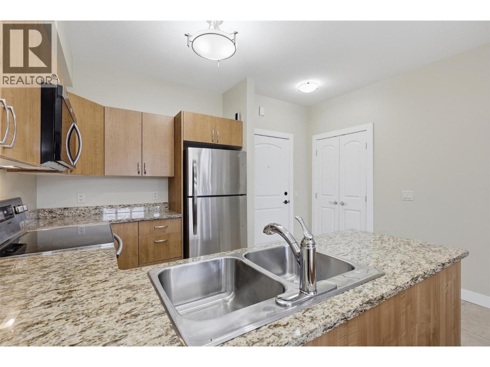 760 Mayfair Street Unit# 301, Kamloops, British Columbia  V2B 0E5 - Photo 4 - 10402581