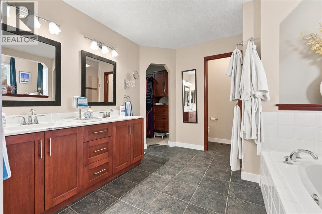 211 Royal Birch Way NW, Calgary, Alberta  T3G 5X9 - Photo 21 - A2350210