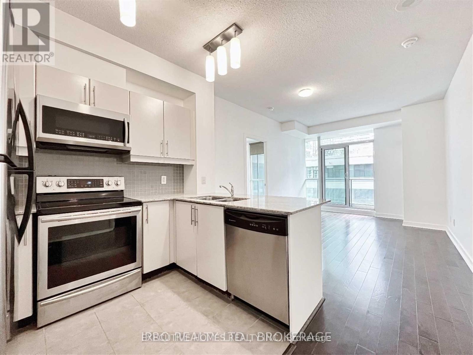 405 - 18 Harbour Street, Toronto, Ontario  M5J 2Z6 - Photo 10 - C13865372