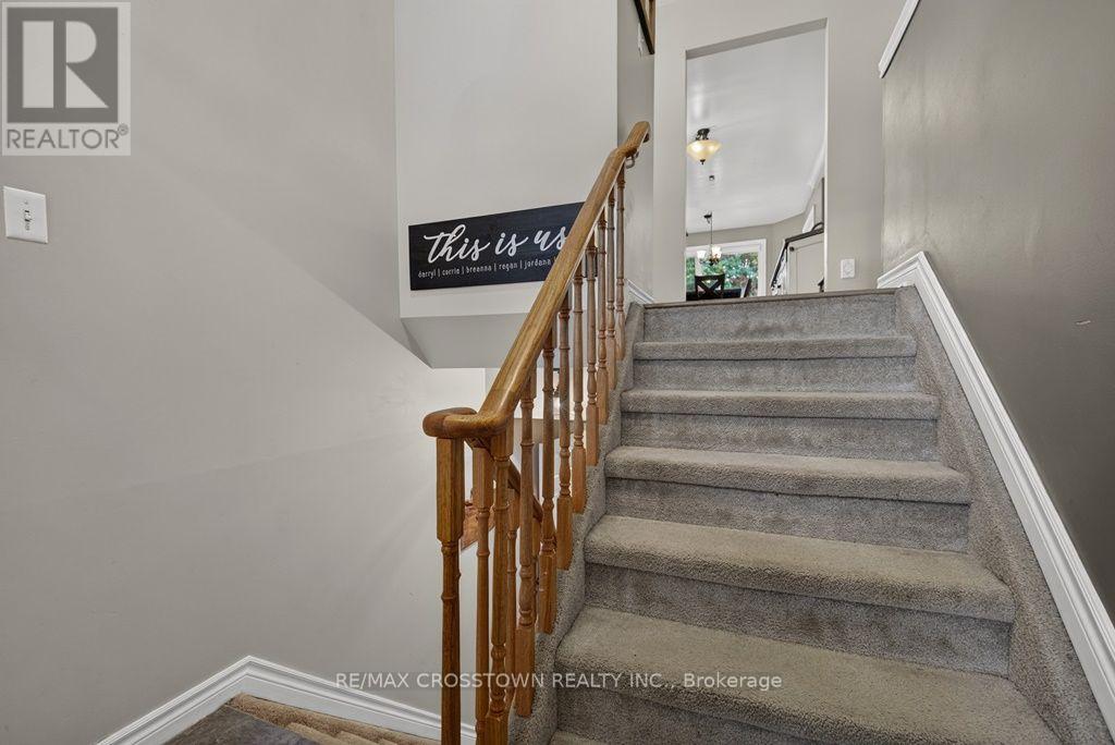 29 Brennan Avenue, Barrie (South Shore), Ontario  L4N 3X2 - Photo 2 - S13865304