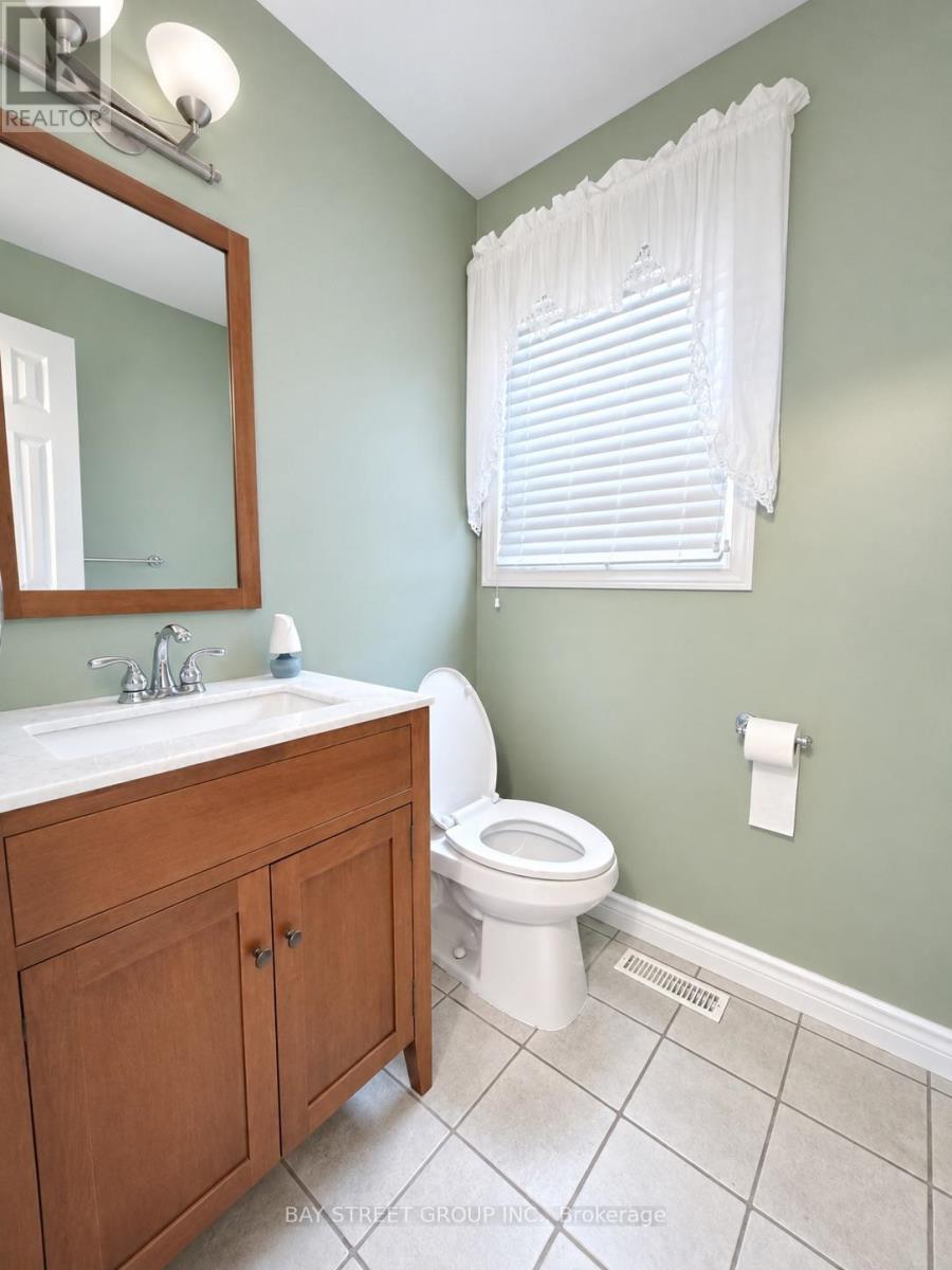 76 Mayfair Drive, Barrie (Ardagh), Ontario  L4N 6Y9 - Photo 16 - S13865384