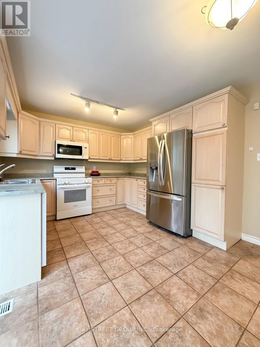 76 Mayfair Drive, Barrie (Ardagh), Ontario  L4N 6Y9 - Photo 4 - S13865384