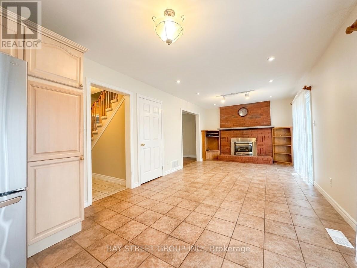 76 Mayfair Drive, Barrie (Ardagh), Ontario  L4N 6Y9 - Photo 5 - S13865384