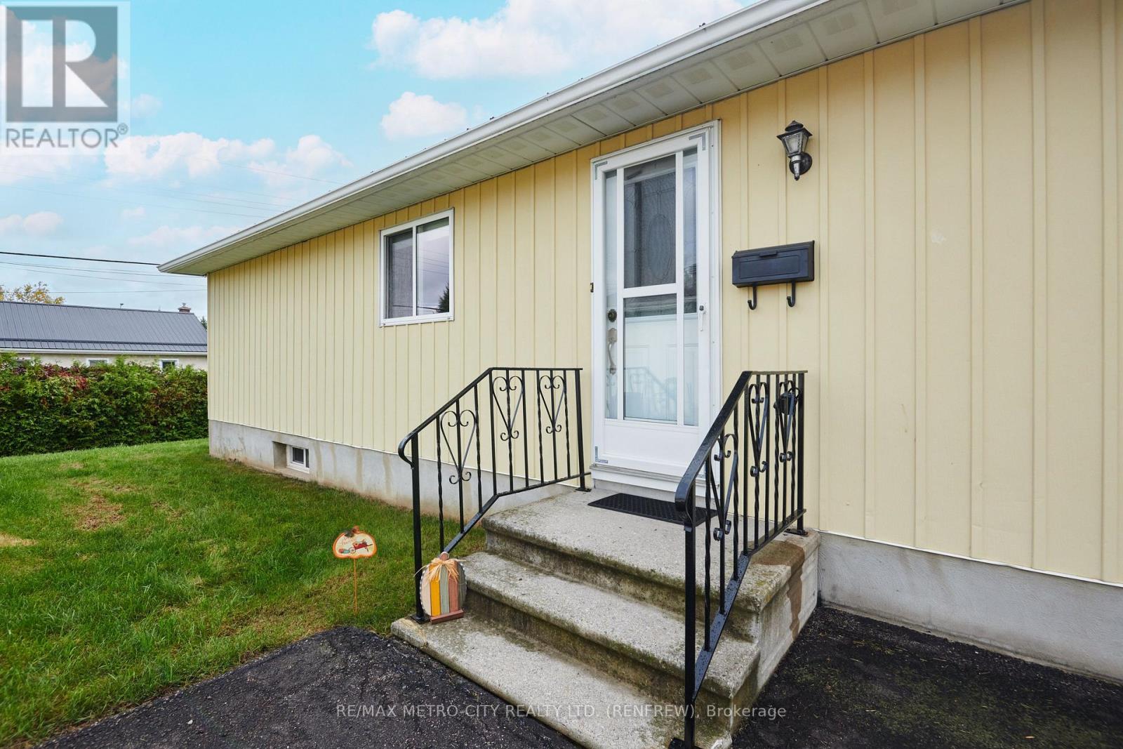 583 King Street, Renfrew, Ontario  K7V 1E8 - Photo 4 - X13865402