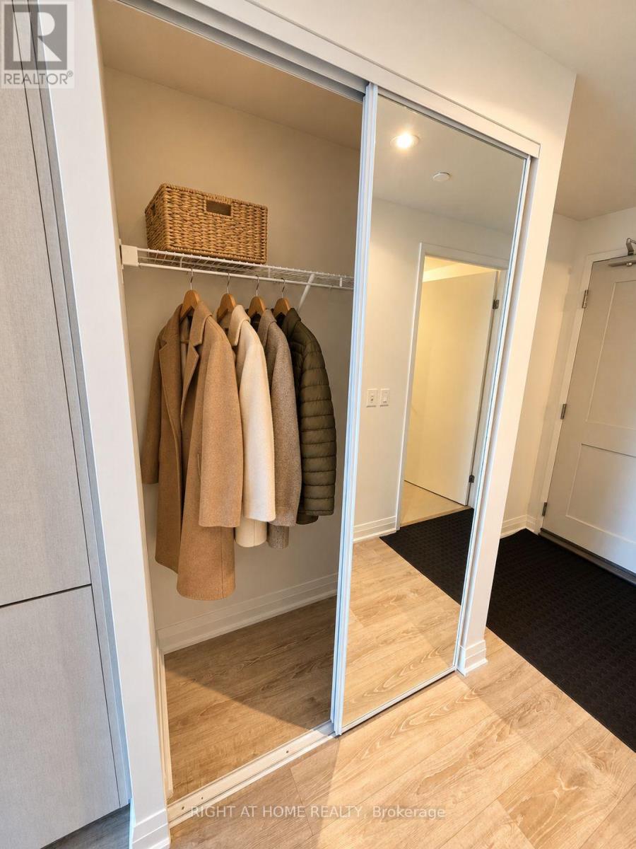 704 - 10 Gibbs Road, Toronto, Ontario  M9B 0E3 - Photo 3 - W13865294