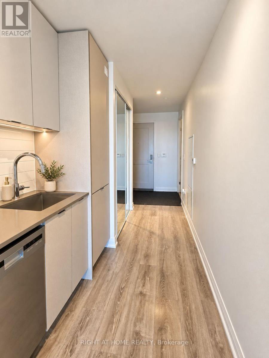 704 - 10 Gibbs Road, Toronto, Ontario  M9B 0E3 - Photo 4 - W13865294