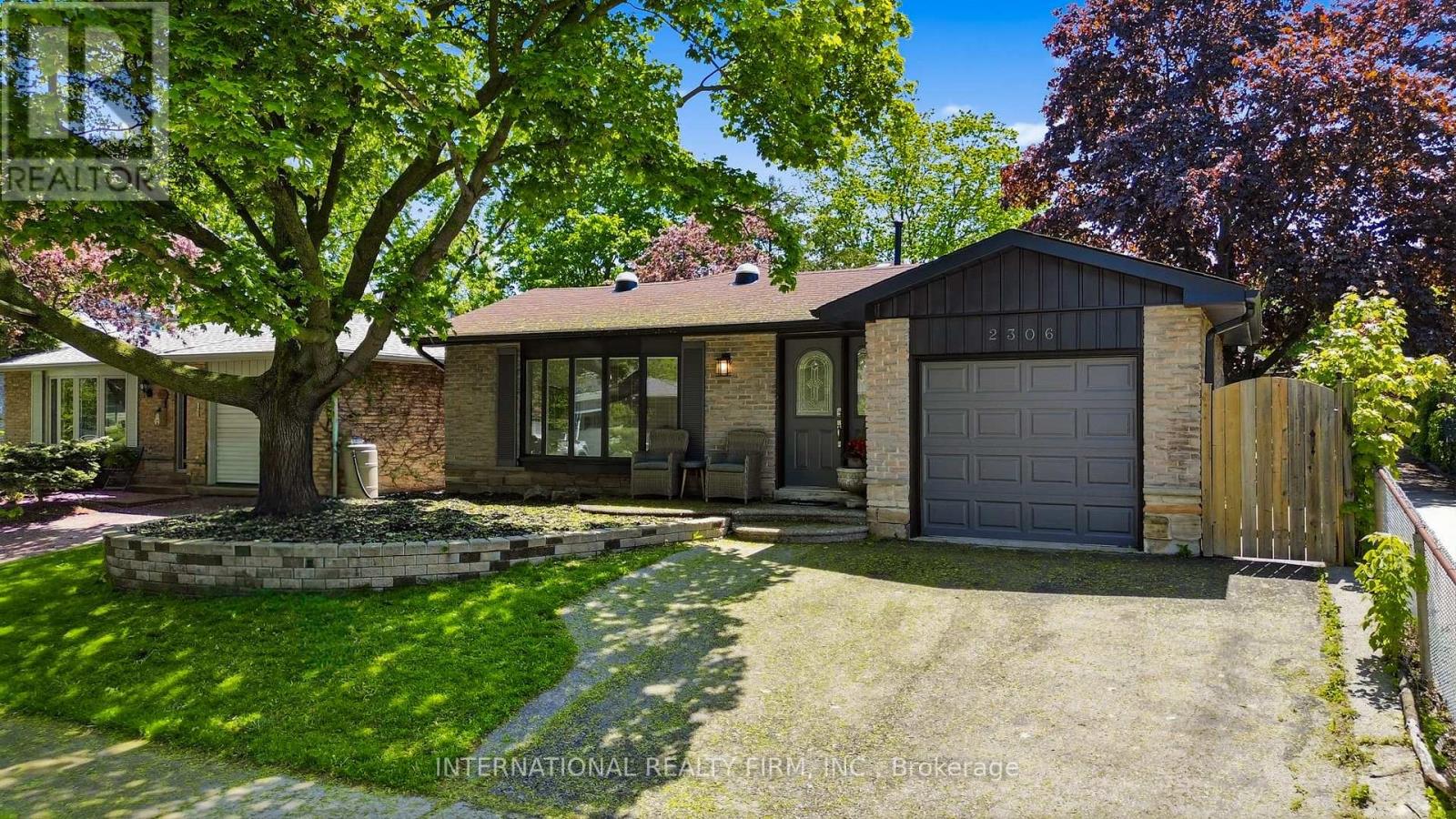 2306 Devon Road, Oakville, Ontario  L6J 5R4 - Photo 2 - W13865332