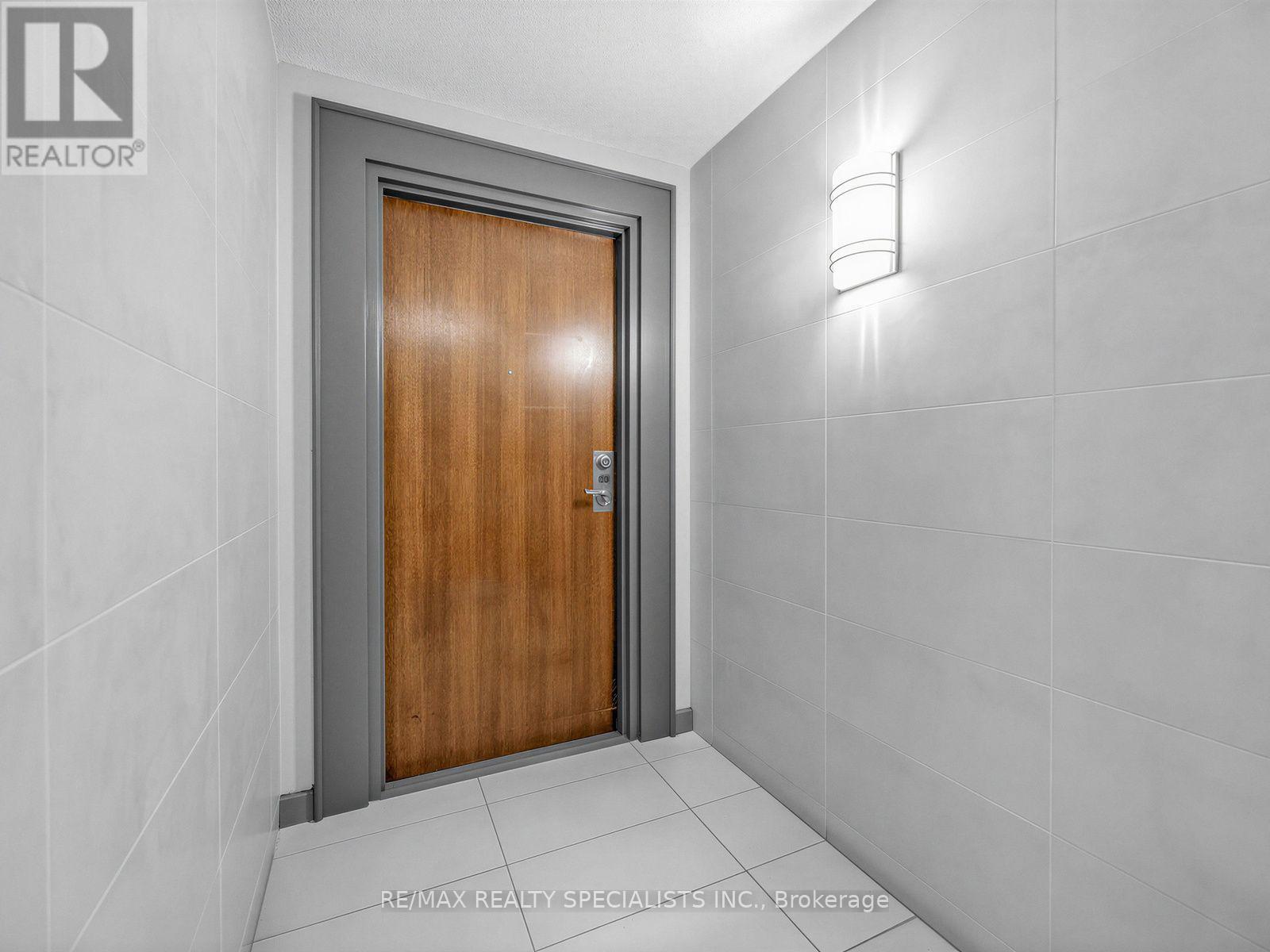 1501 - 215 Queen Street E, Brampton, Ontario  L6W 0A9 - Photo 3 - W13865390