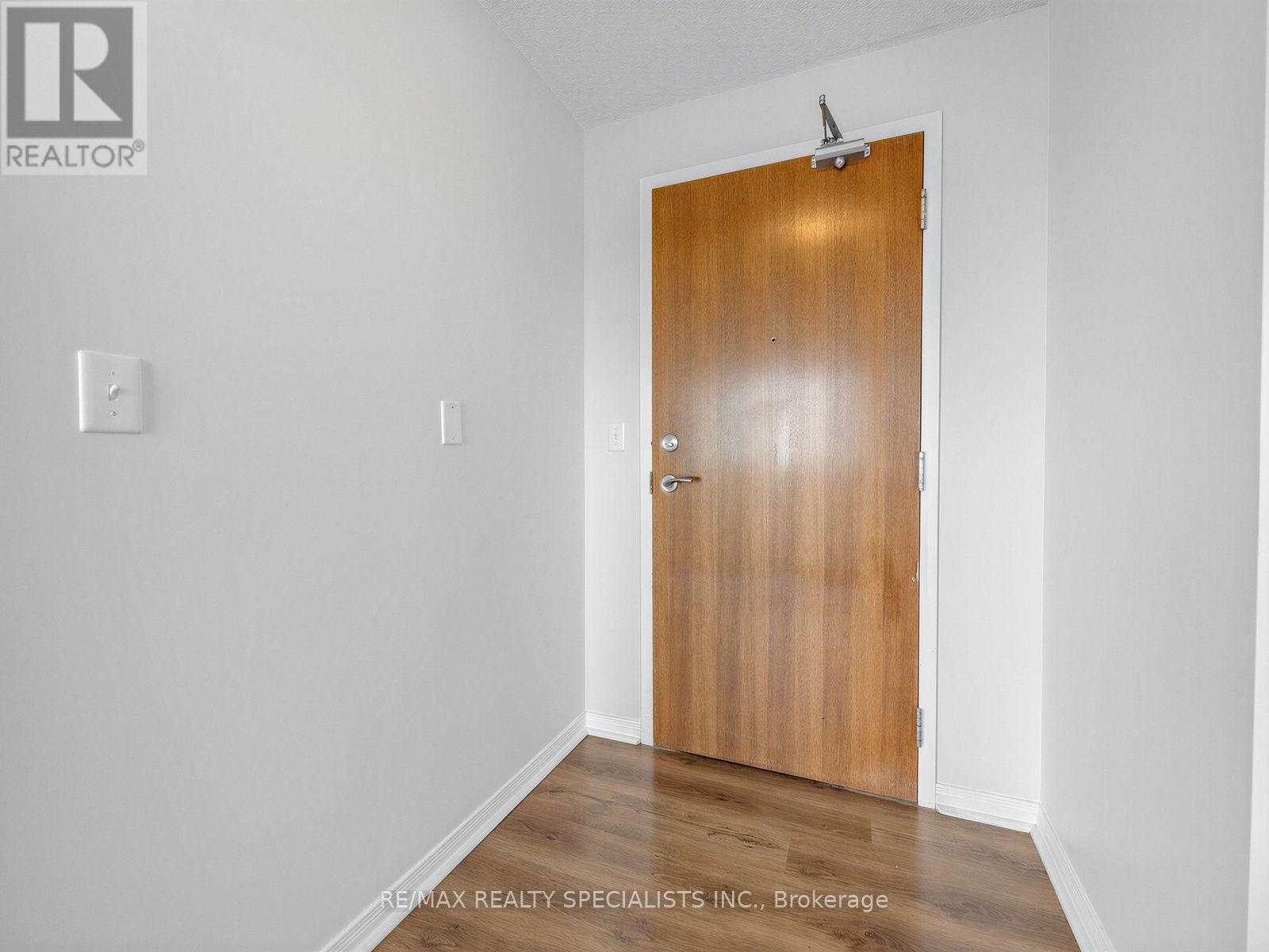 1501 - 215 Queen Street E, Brampton, Ontario  L6W 0A9 - Photo 4 - W13865390
