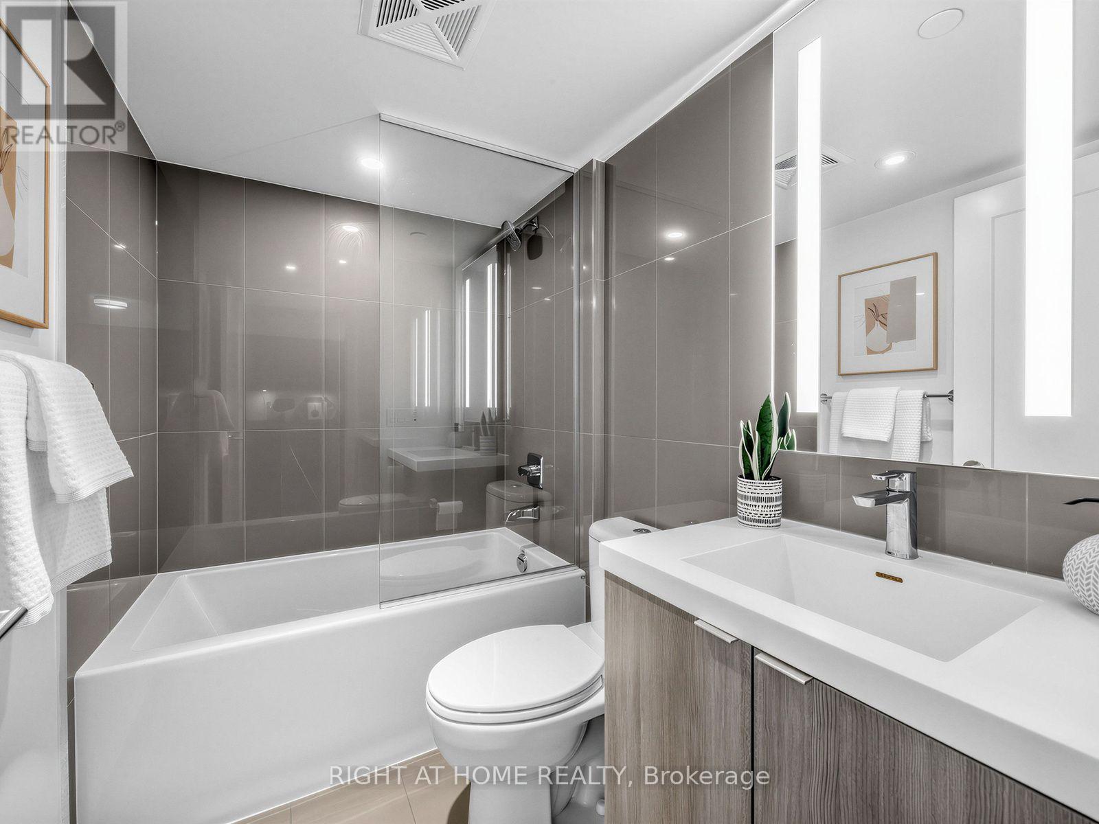 2423 - 585 Bloor Street E, Toronto, Ontario  M4W 0B3 - Photo 13 - C13865454