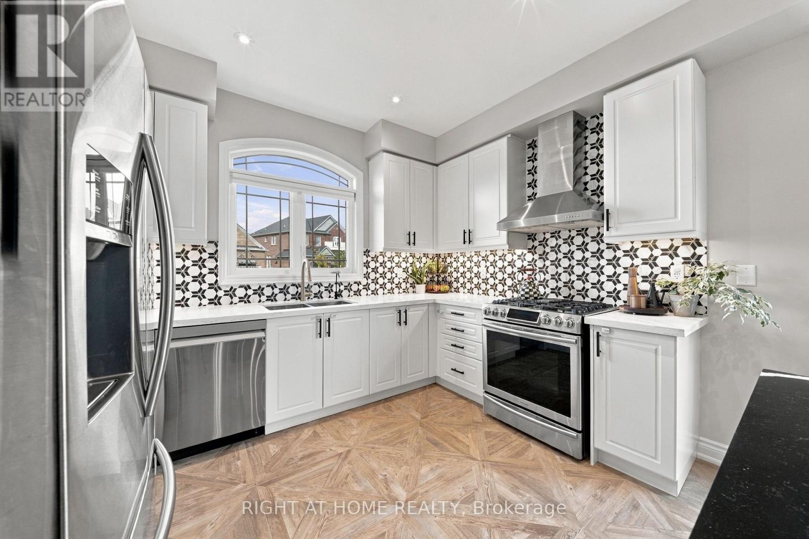 218 Blue Dasher Boulevard, Bradford West Gwillimbury (Bradford), Ontario  L3Z 4J1 - Photo 12 - N13865472