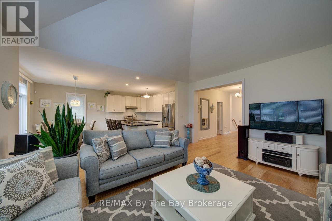 43 Fawndale Crescent, Wasaga Beach, Ontario  L9Z 2N2 - Photo 5 - S13865508