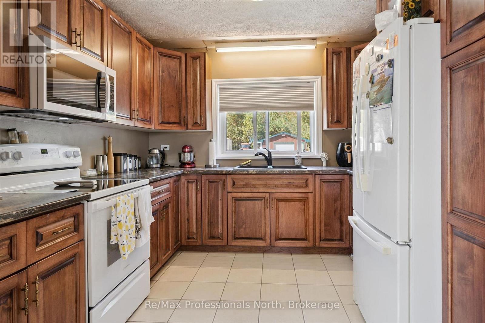 1695-1703 Winhara Road, Gravenhurst, Ontario  P1P 1R1 - Photo 12 - X13865546