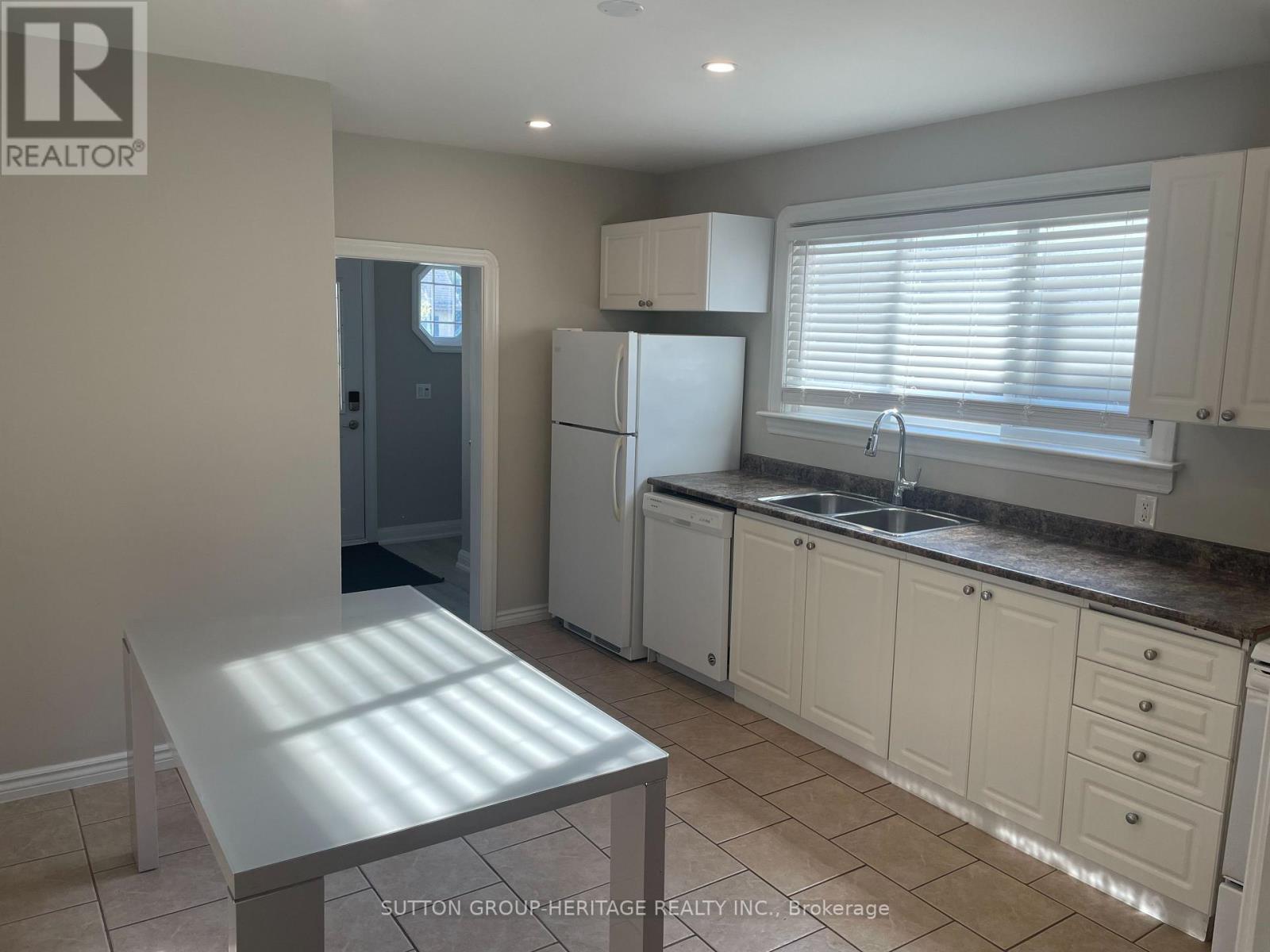 236 Mcnaughton Avenue, Oshawa, Ontario  L1H 3B6 - Photo 3 - E13865612