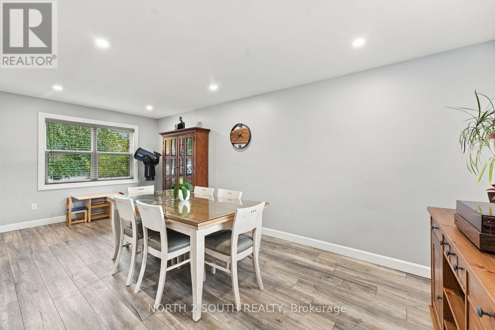 213 Melbourne Drive, Bradford West Gwillimbury (Bradford), Ontario  L3Z 2Y8 - Photo 14 - N13865594