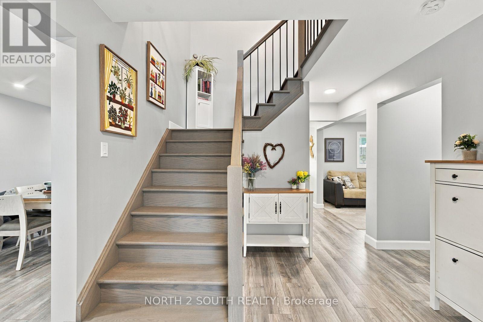 213 Melbourne Drive, Bradford West Gwillimbury (Bradford), Ontario  L3Z 2Y8 - Photo 8 - N13865594