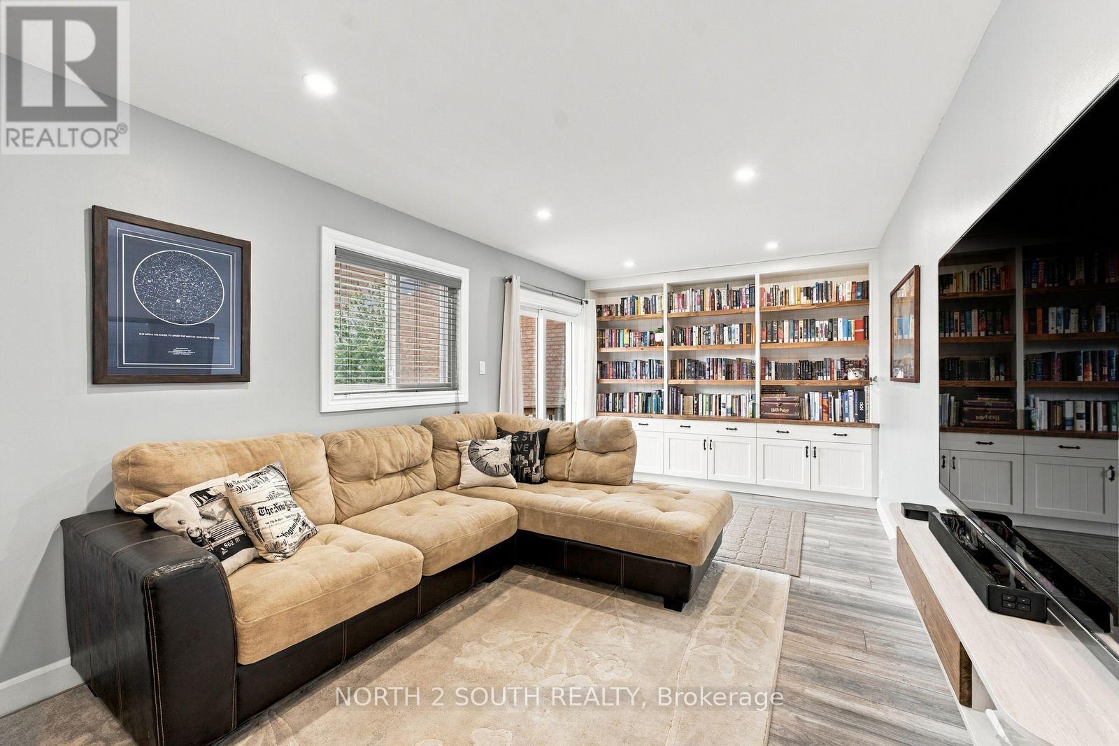 213 Melbourne Drive, Bradford West Gwillimbury (Bradford), Ontario  L3Z 2Y8 - Photo 9 - N13865594