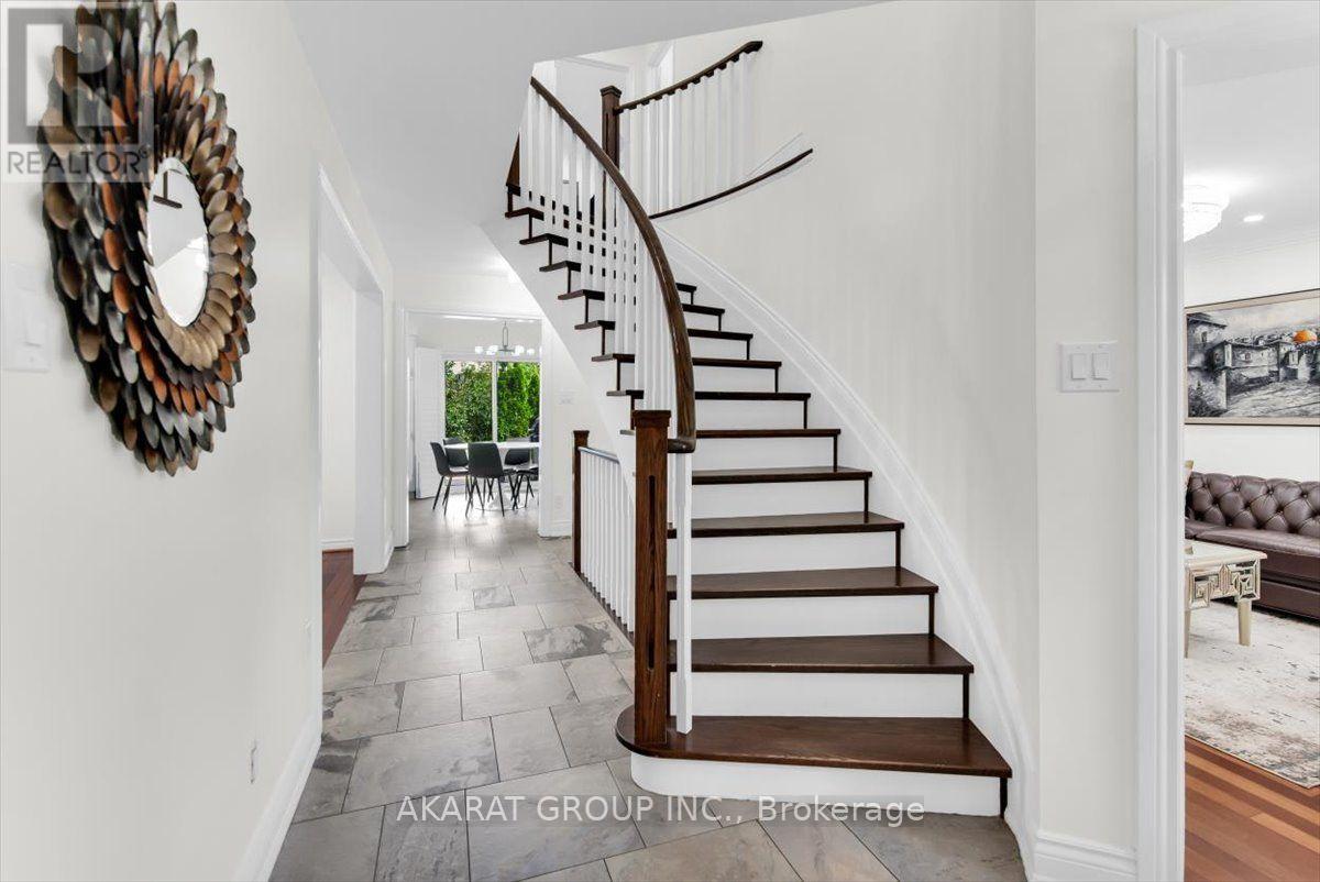 6907 Gracefield Drive, Mississauga, Ontario  L5N 6T7 - Photo 6 - W13865632