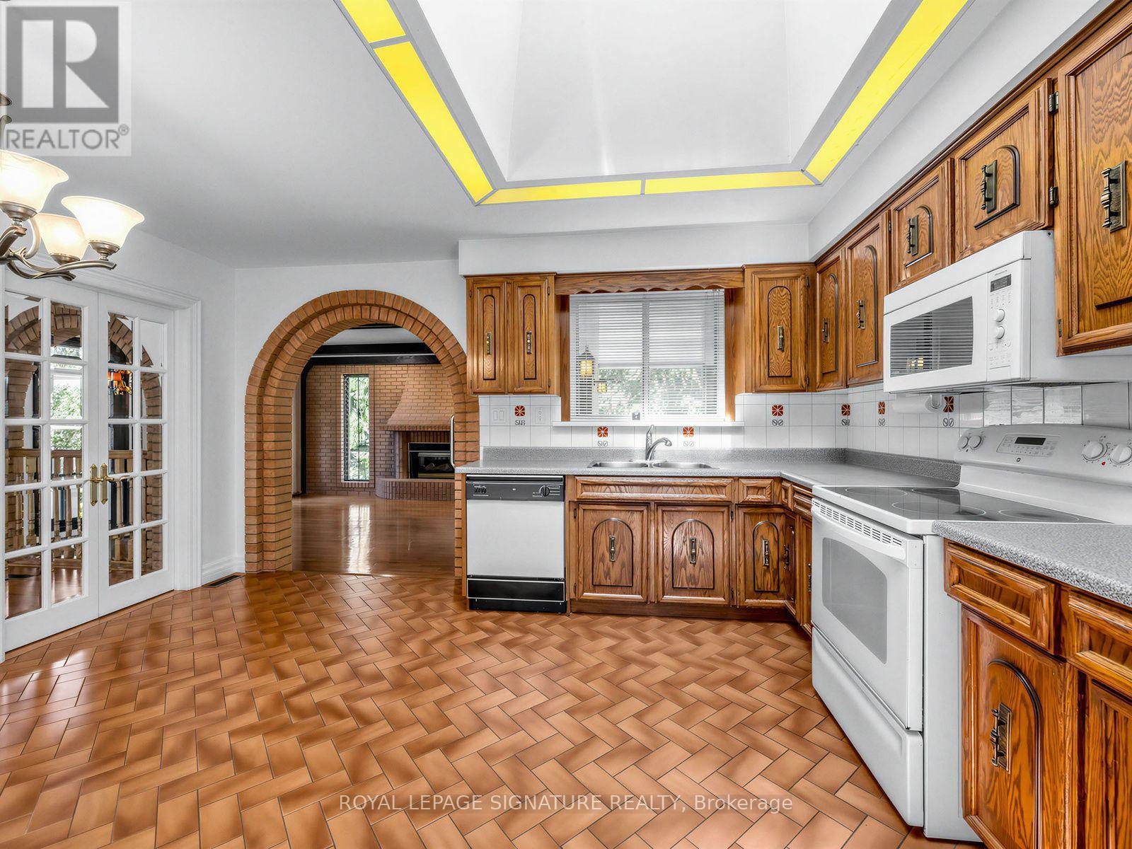 39 Buxton Road, Toronto, Ontario  M3M 1Y6 - Photo 13 - W13865660