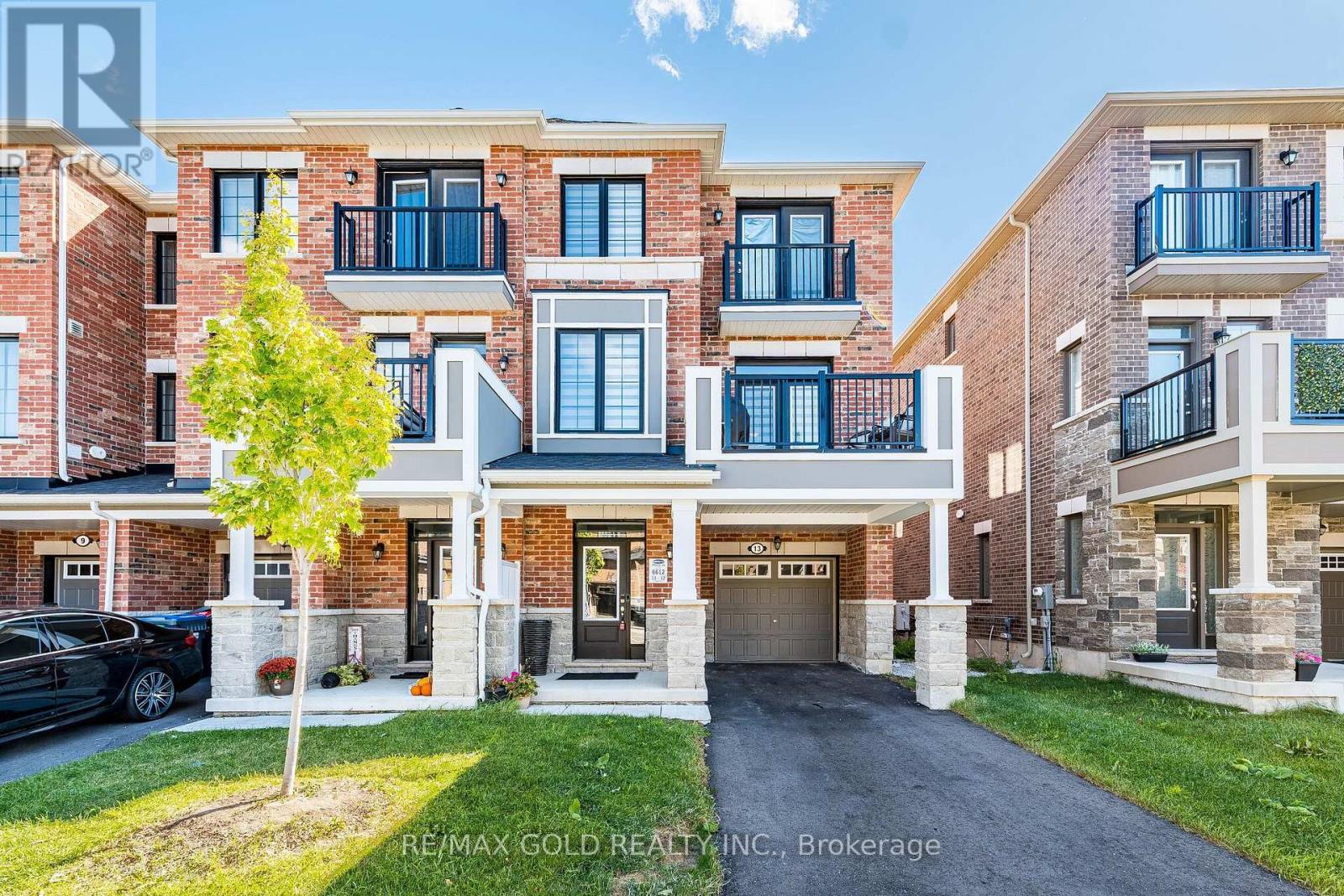 13 Keppel Circle, Brampton, Ontario  L7A 0B6 - Photo 2 - W13865662