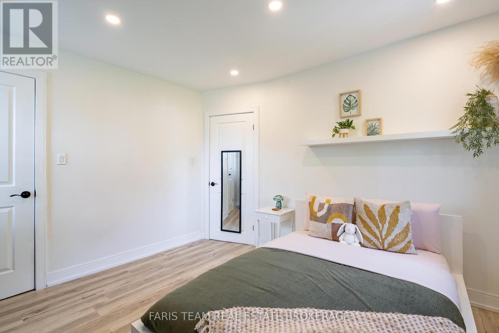 1020 Ewart Street, Innisfil, Ontario L0L 1C0 - Photo 26 - N13865722