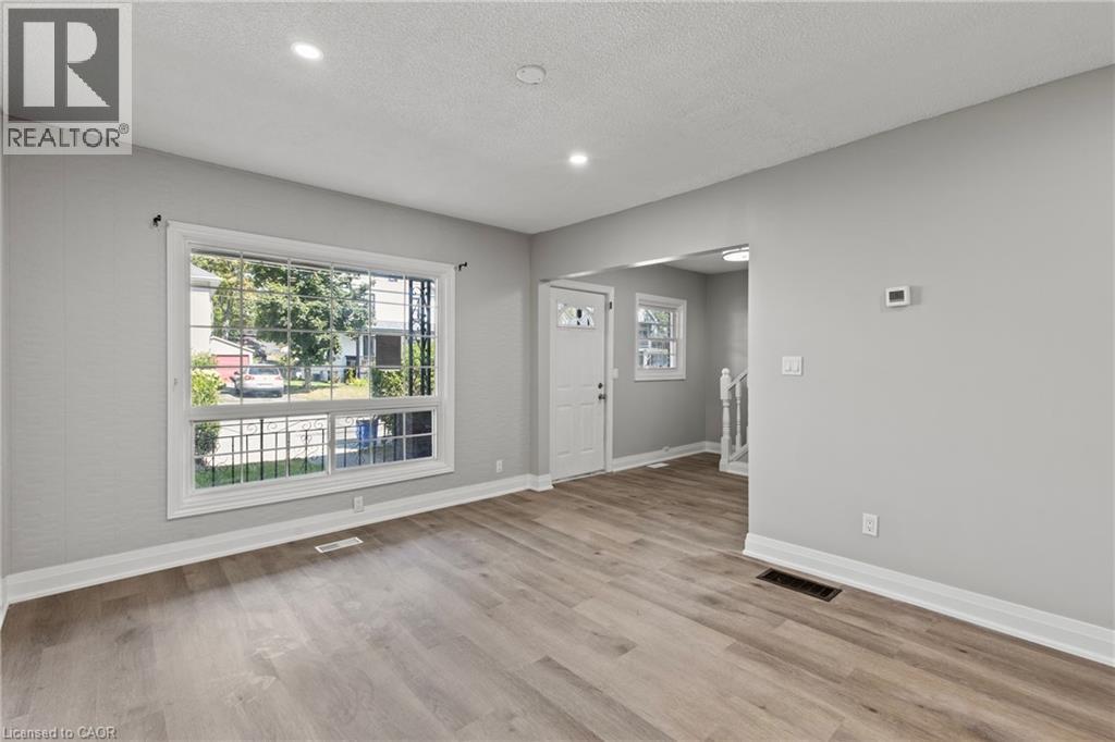 15 MCCORMICK Street Unit# Upper