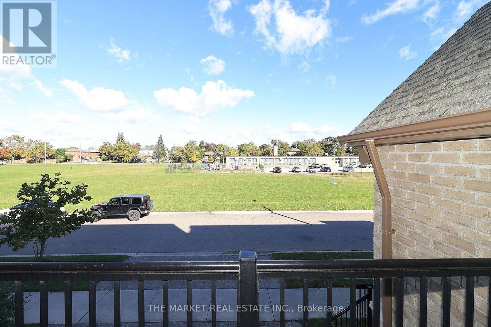 13 Father Redmond Way, Toronto, Ontario  M8W 0B4 - Photo 12 - W13865684