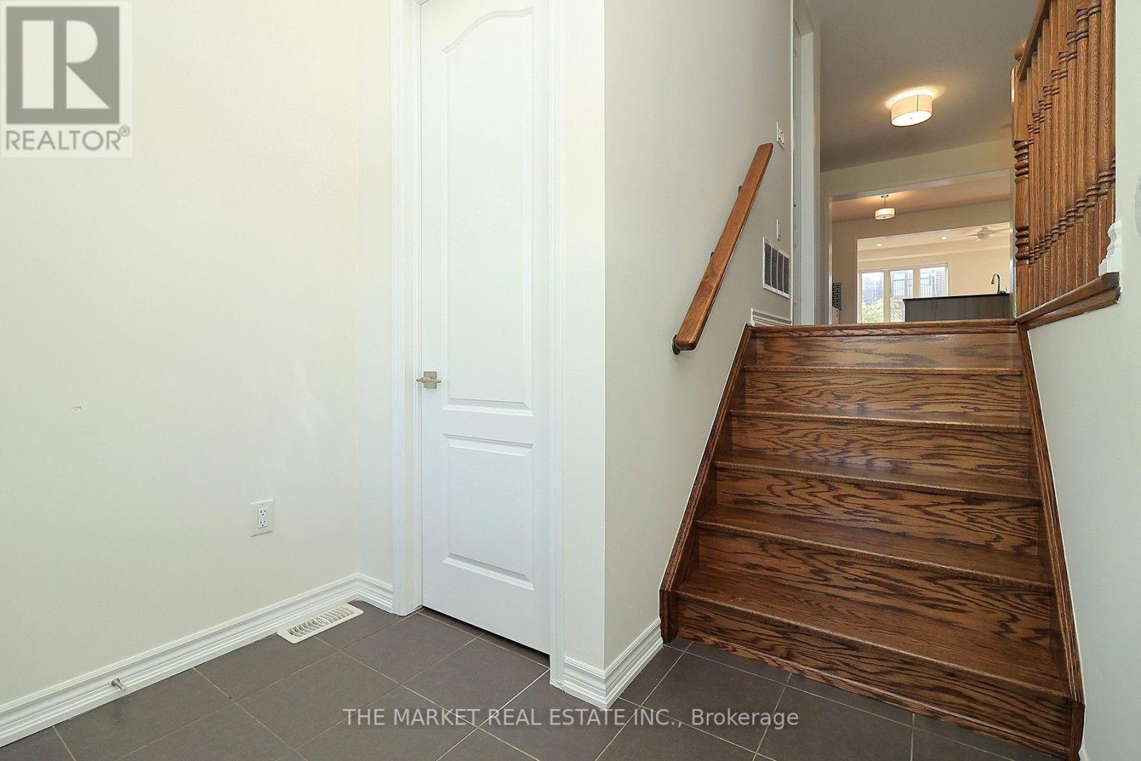 13 Father Redmond Way, Toronto, Ontario  M8W 0B4 - Photo 5 - W13865684