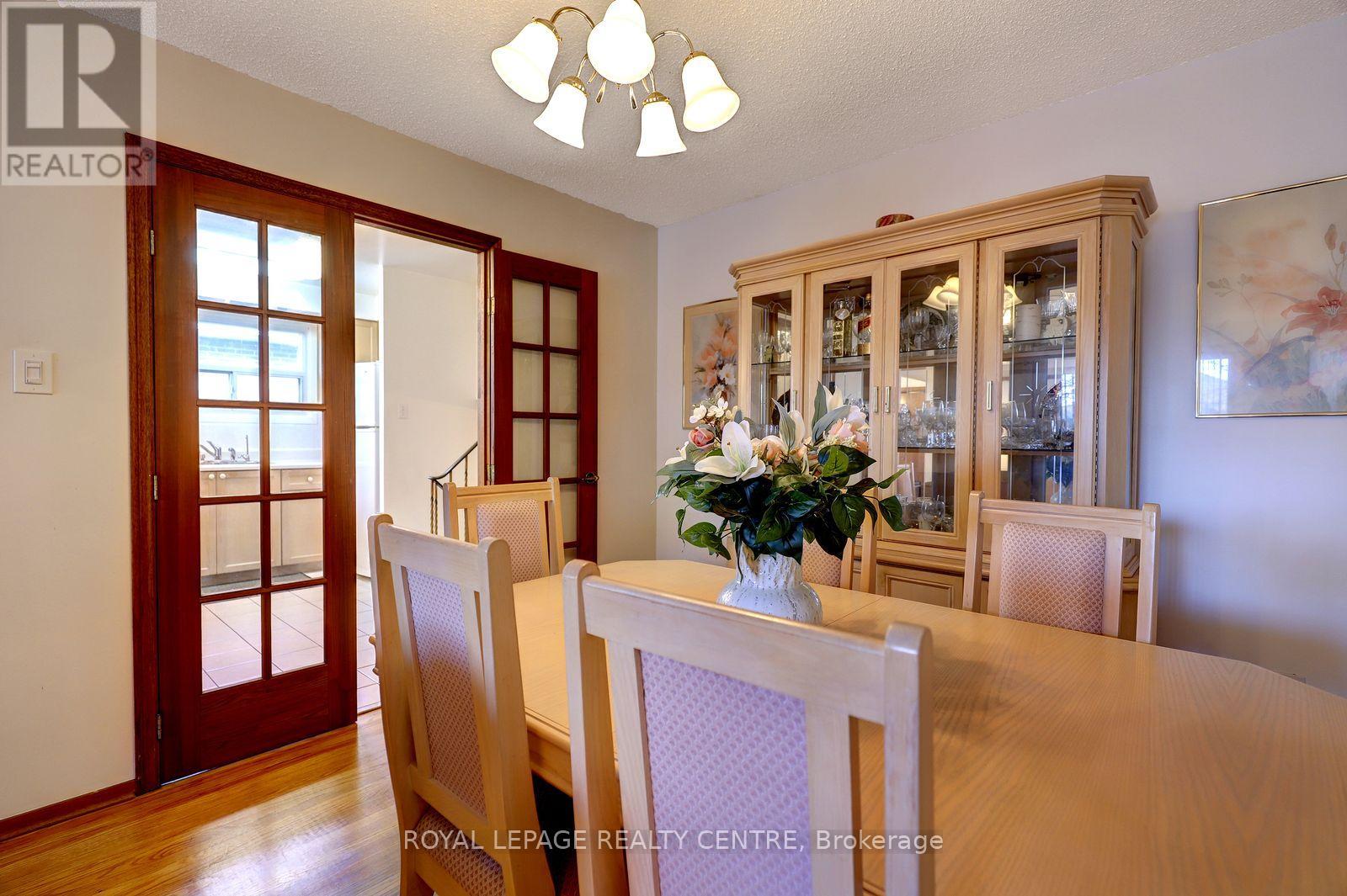 912 Blairholm Avenue, Mississauga, Ontario  L5C 1G4 - Photo 11 - W13865692