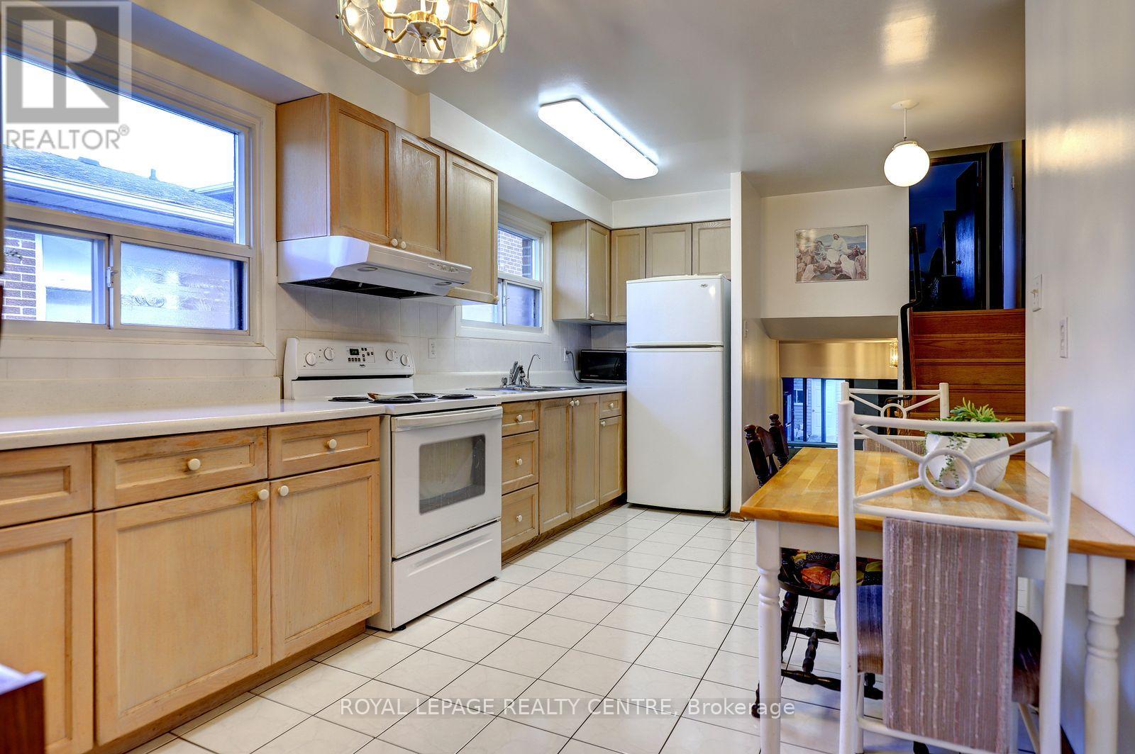 912 Blairholm Avenue, Mississauga, Ontario  L5C 1G4 - Photo 12 - W13865692