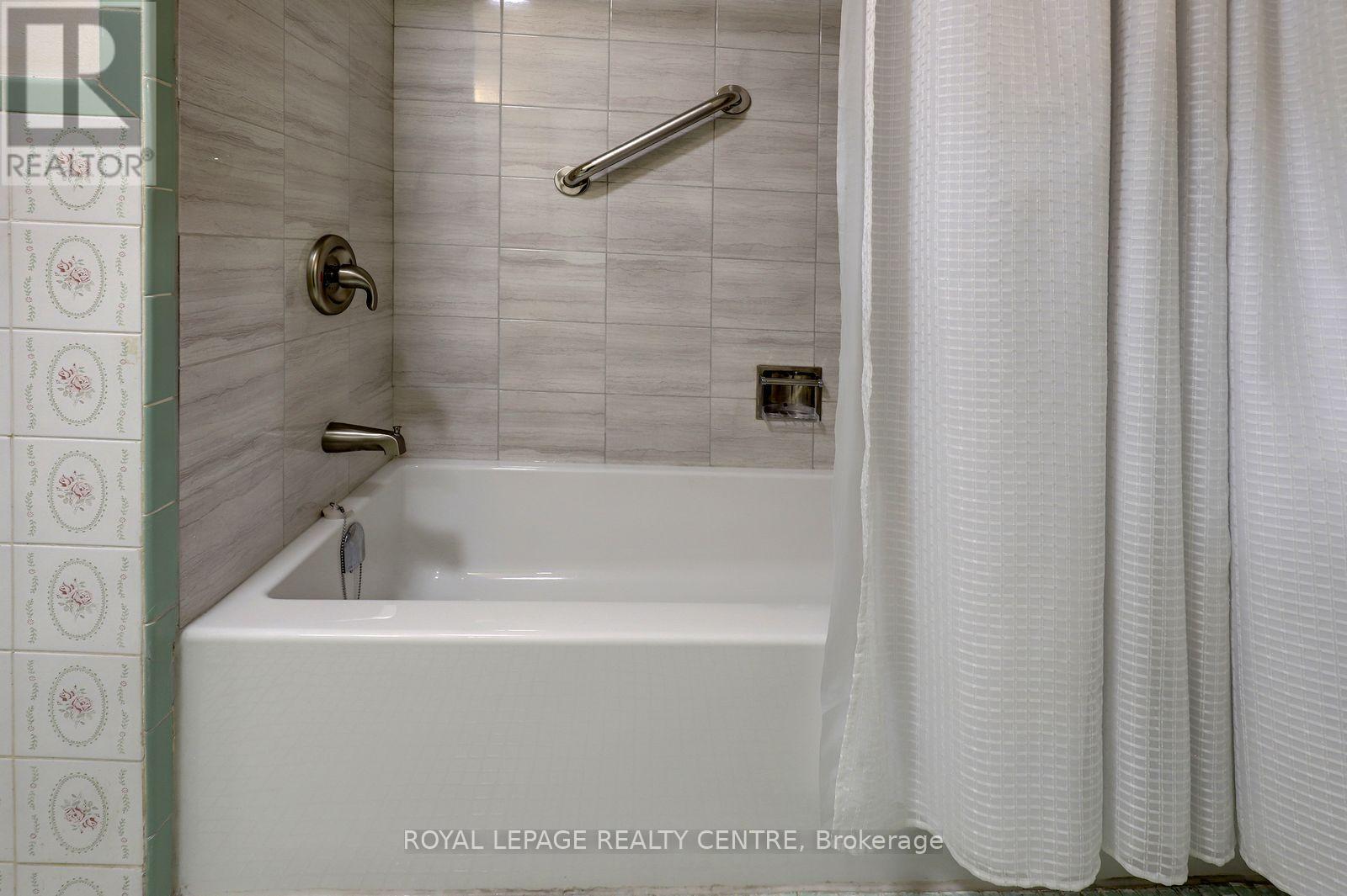 912 Blairholm Avenue, Mississauga, Ontario  L5C 1G4 - Photo 21 - W13865692