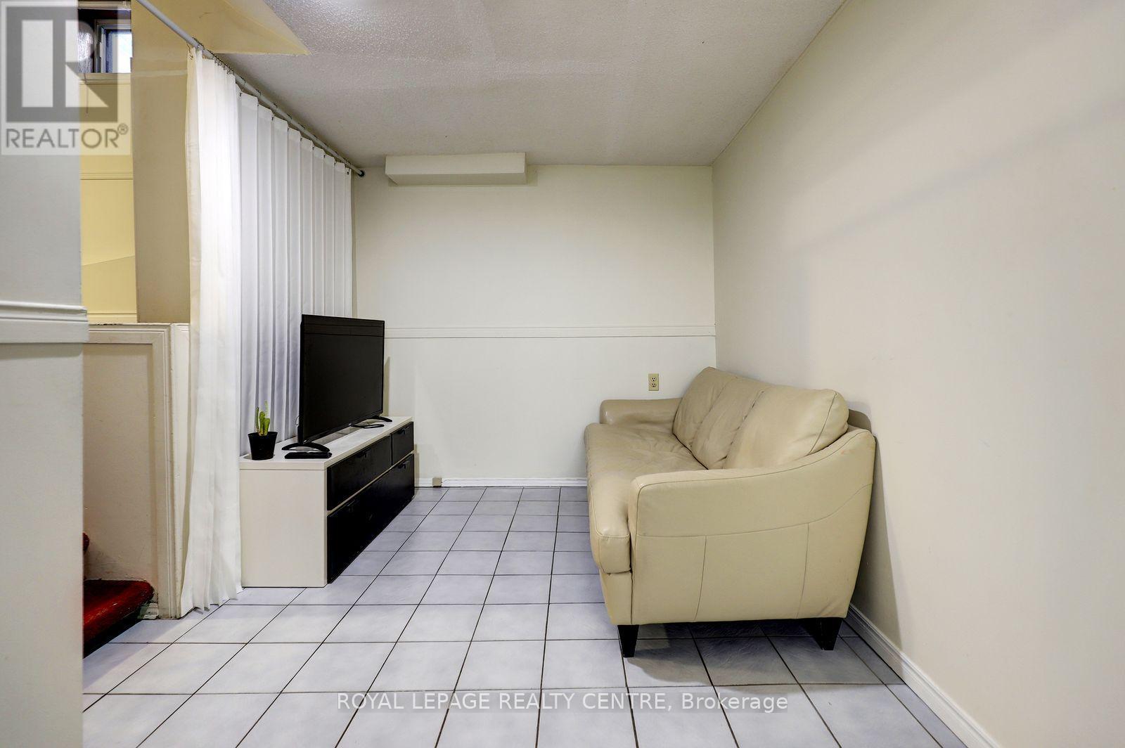912 Blairholm Avenue, Mississauga, Ontario  L5C 1G4 - Photo 27 - W13865692