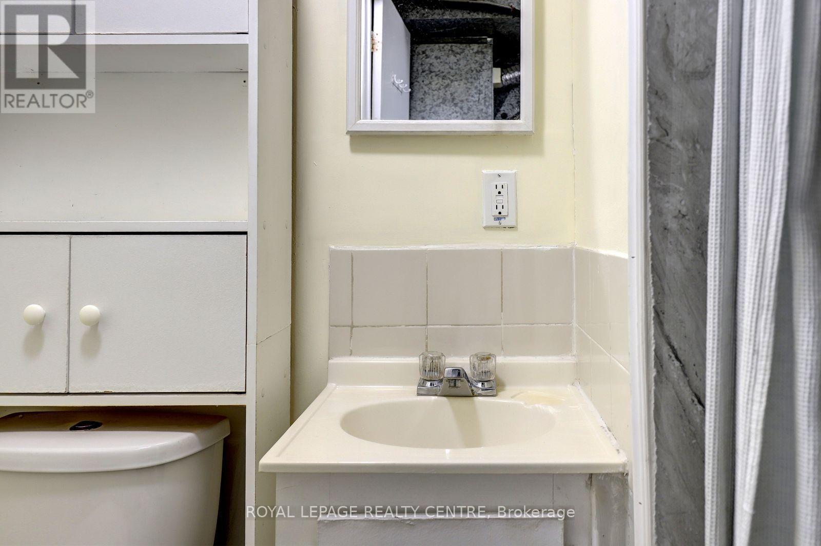 912 Blairholm Avenue, Mississauga, Ontario  L5C 1G4 - Photo 32 - W13865692