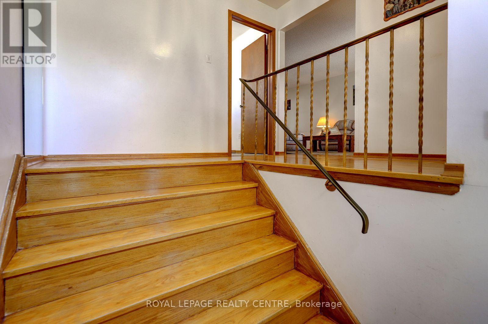 912 Blairholm Avenue, Mississauga, Ontario  L5C 1G4 - Photo 5 - W13865692