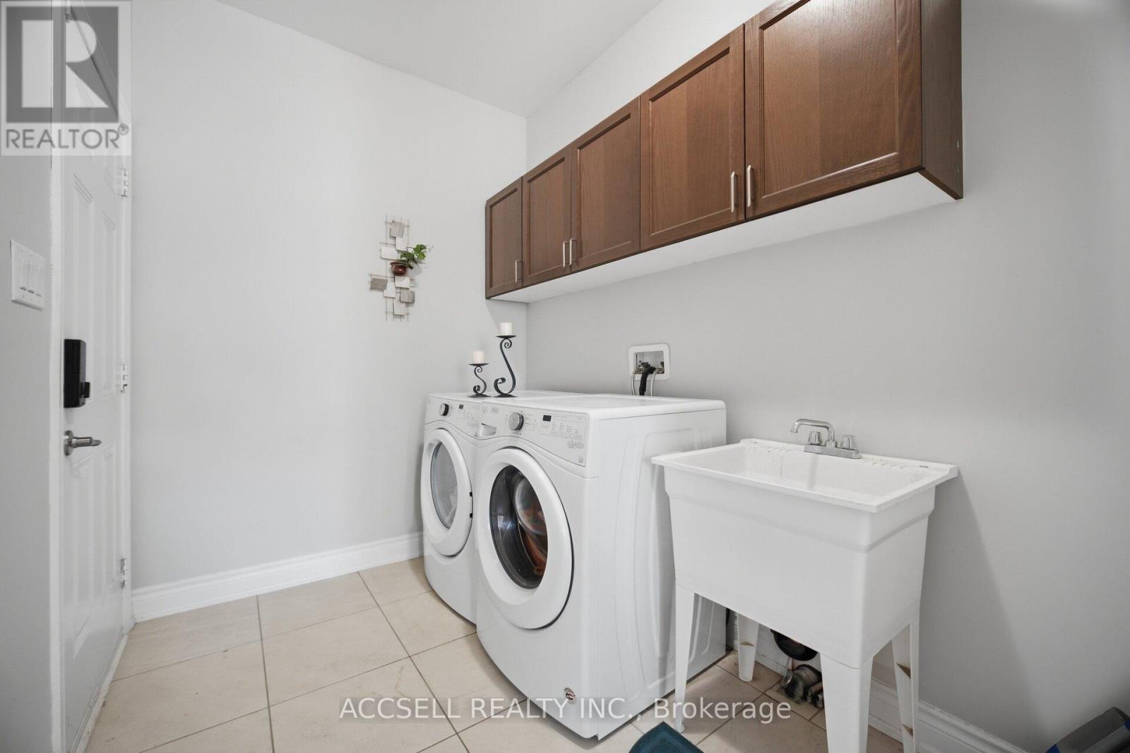 15271 Danby Road, Halton Hills, Ontario  L7G 0M4 - Photo 12 - W13865696