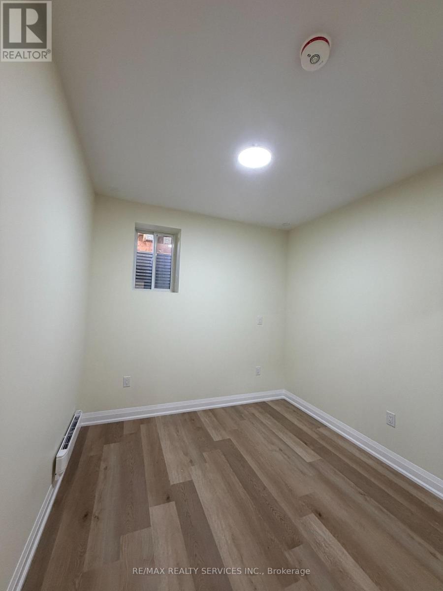 Lower - 1324 Peony Path, Oakville, Ontario  L6H 7Z7 - Photo 10 - W13865736