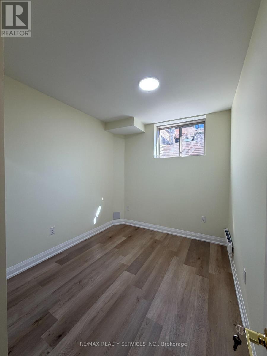 Lower - 1324 Peony Path, Oakville, Ontario  L6H 7Z7 - Photo 8 - W13865736