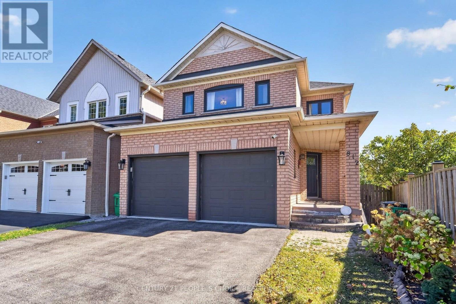 812 Knotty Pine Grove, Mississauga, Ontario  L5W 1K5 - Photo 3 - W13865762