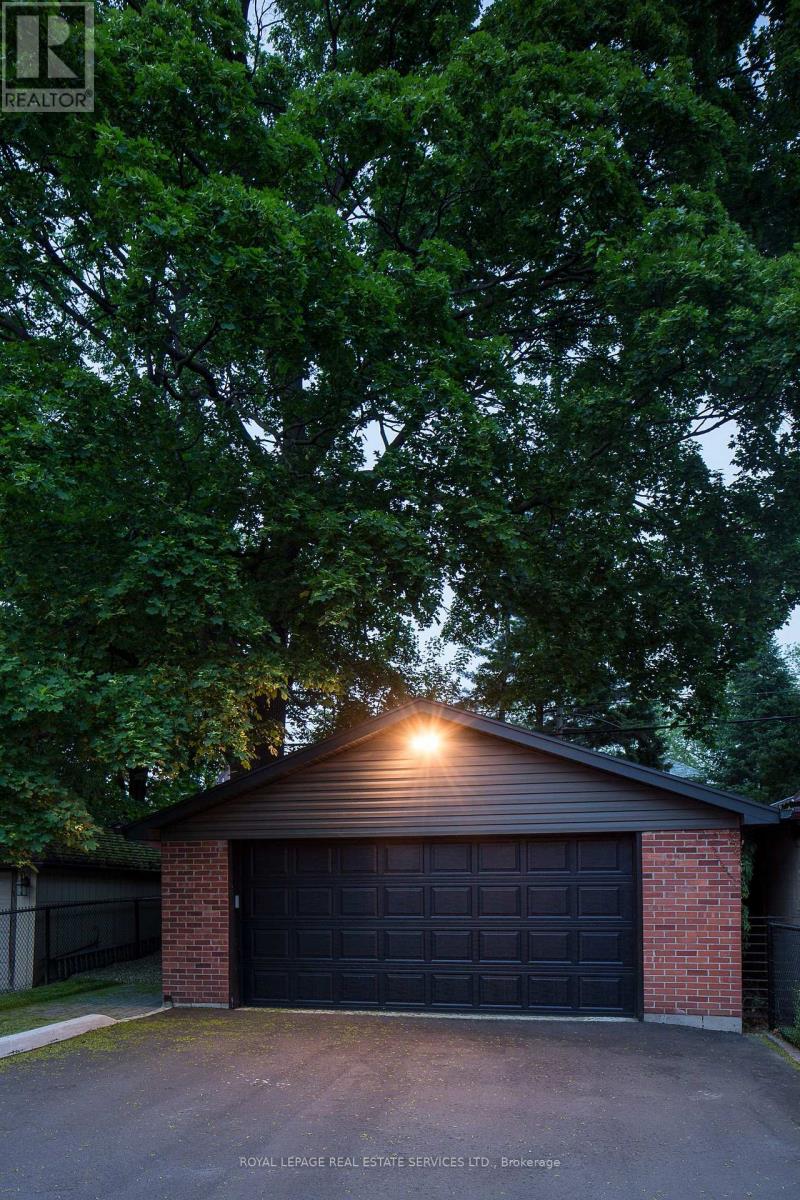 137 High Park Avenue, Toronto, Ontario  M6P 2S3 - Photo 24 - W13865812