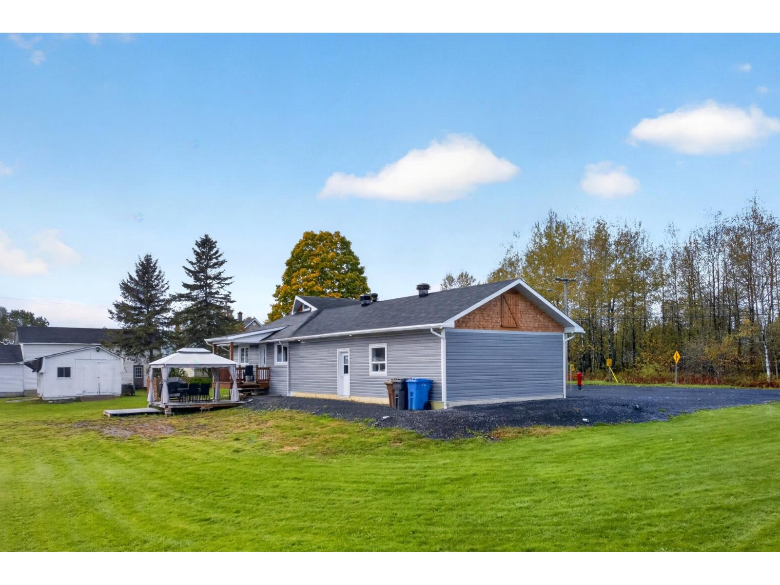 322 Ch. de Fontainebleau Weedon Quebec Canada J0B3J0 4