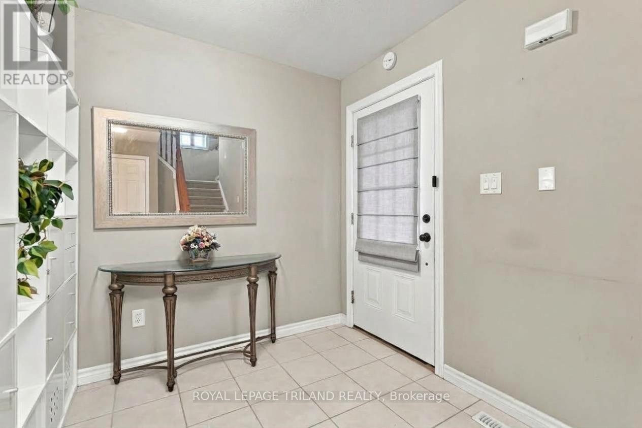 1426 Mickleborough Drive, London North, Ontario  N6G 5R5 - Photo 4 - X13865982