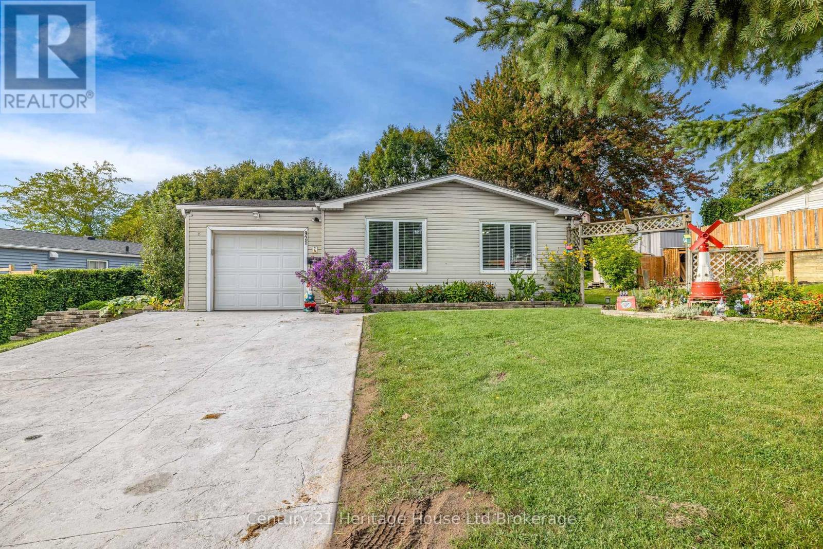 921 LINCOLN DRIVE, Woodstock, Ontario