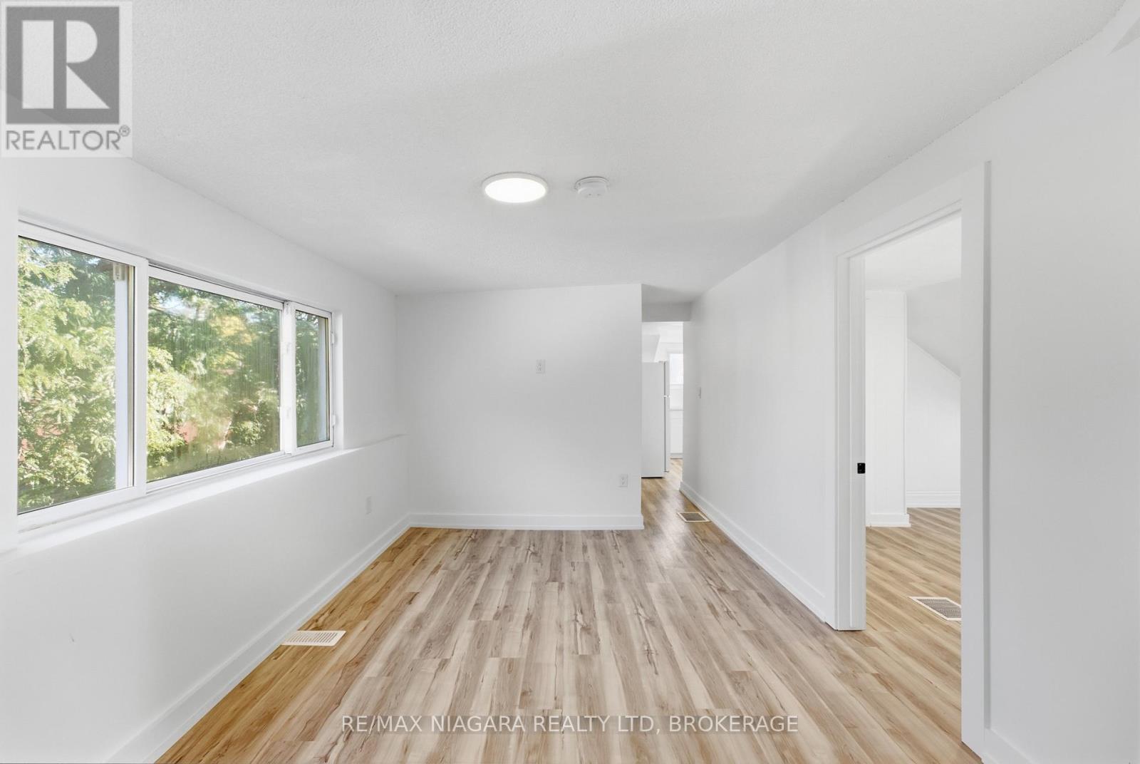 Upper - 34 Haig Street, St. Catharines, Ontario  L2R 6K8 - Photo 3 - X13866120