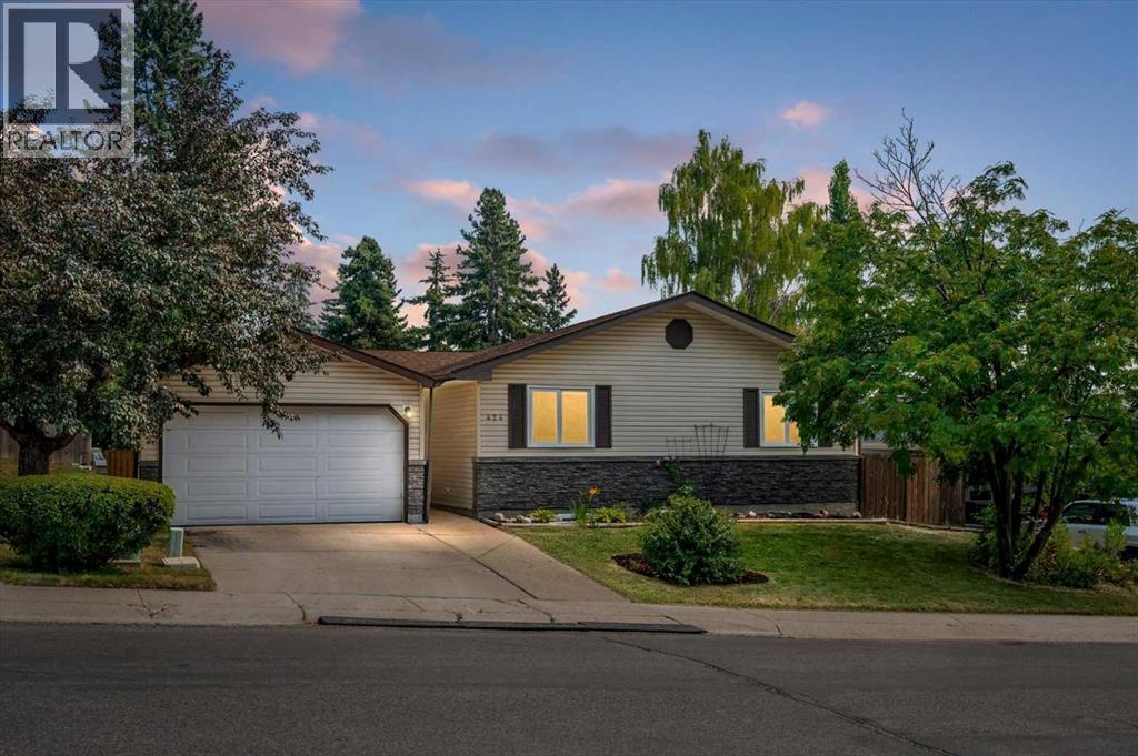 424 Silver Valley Drive NW, Calgary, Alberta  T3B 4C2 - Photo 1 - A2333644